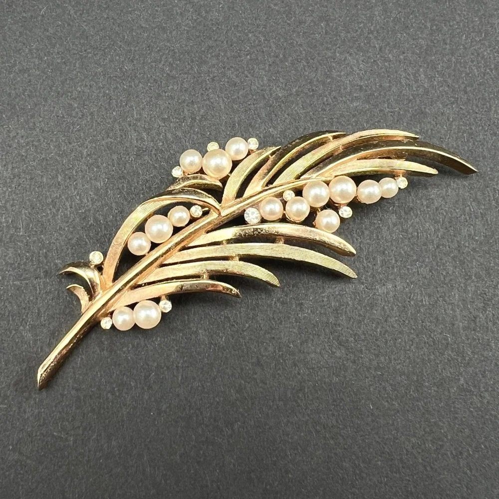 Vintage Brooch Lot Gold Tone Feather Leaf Red‎ Shamrock Crown Trifari Torino